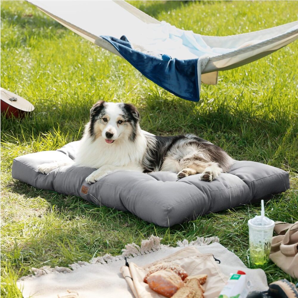 Hundekissen für große Hunde | Waschbare, wasserdichte Hundematte 111x89x10 cm, Outdoor geeignet, gepolstert in Grau, XXL Hundebett – Bild 4