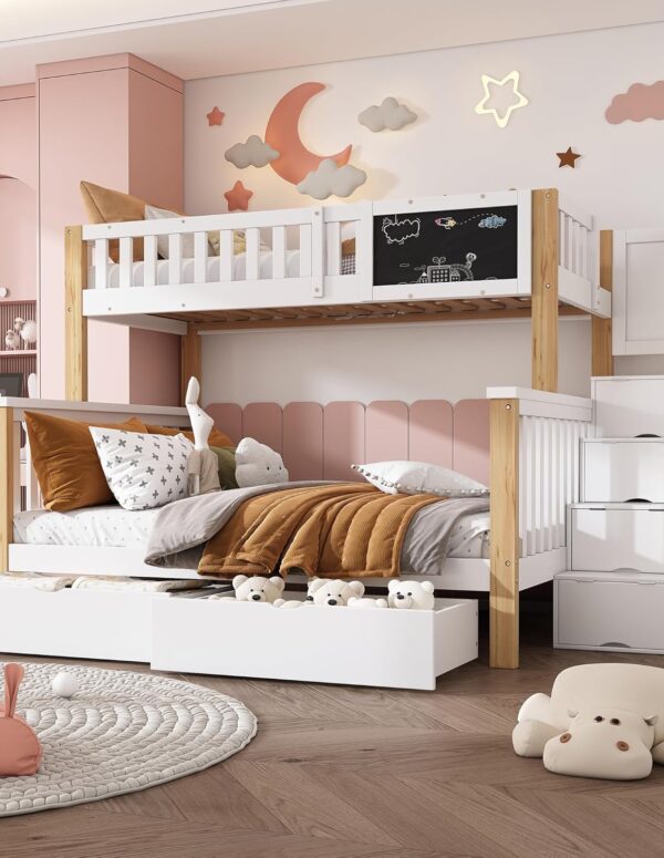 Etagenbett mit Treppe, Stauraum und Rausfallschutz