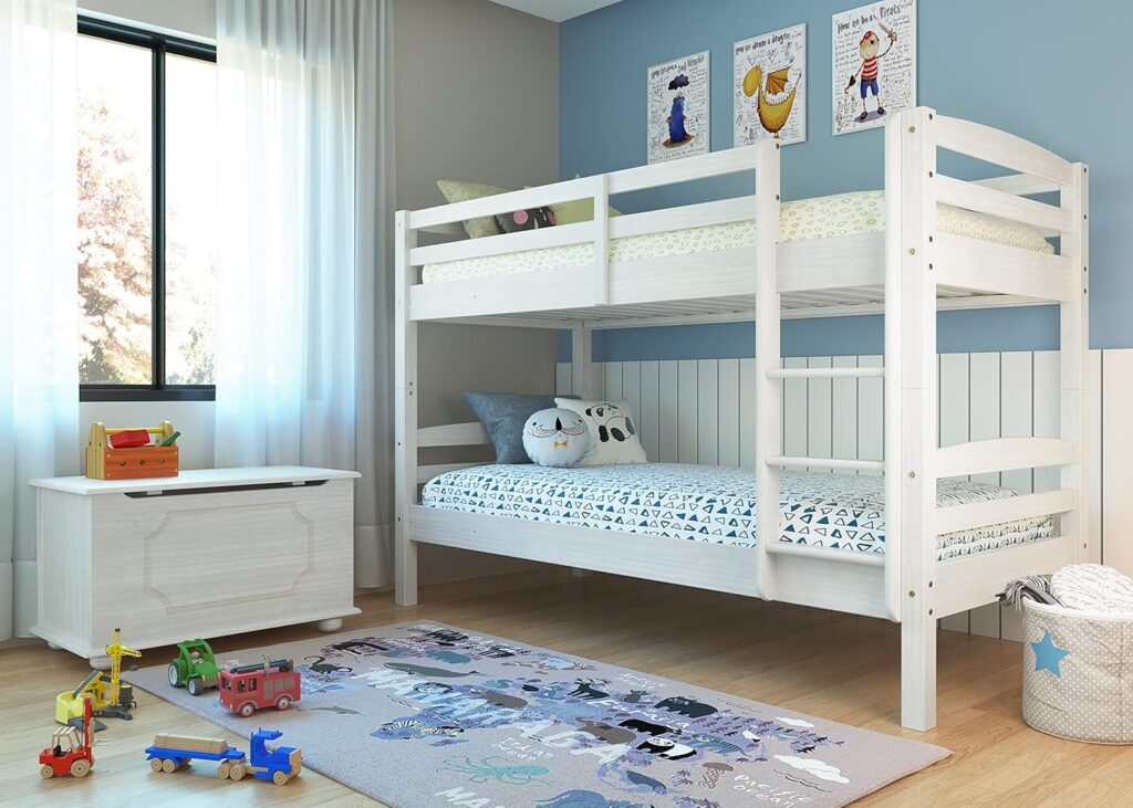 „Etagenbett Annika – Kinder-Etagenbett mit Absturzsicherung, inklusive 2 Lattenrosten, aus Massivholz Kiefer, Weiß lackiert, 90 x 200 cm“